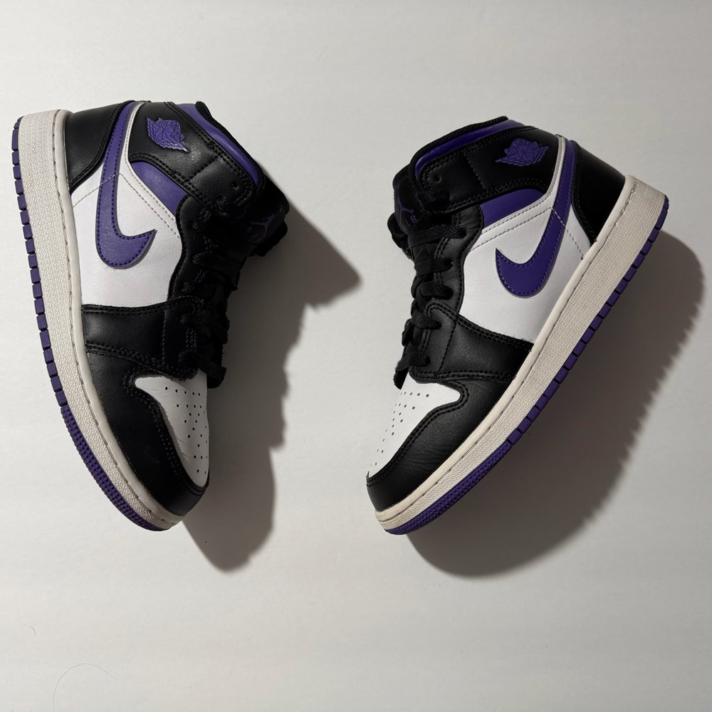 Air Jordan 1 Mid Black Dark Iris size 5.5y